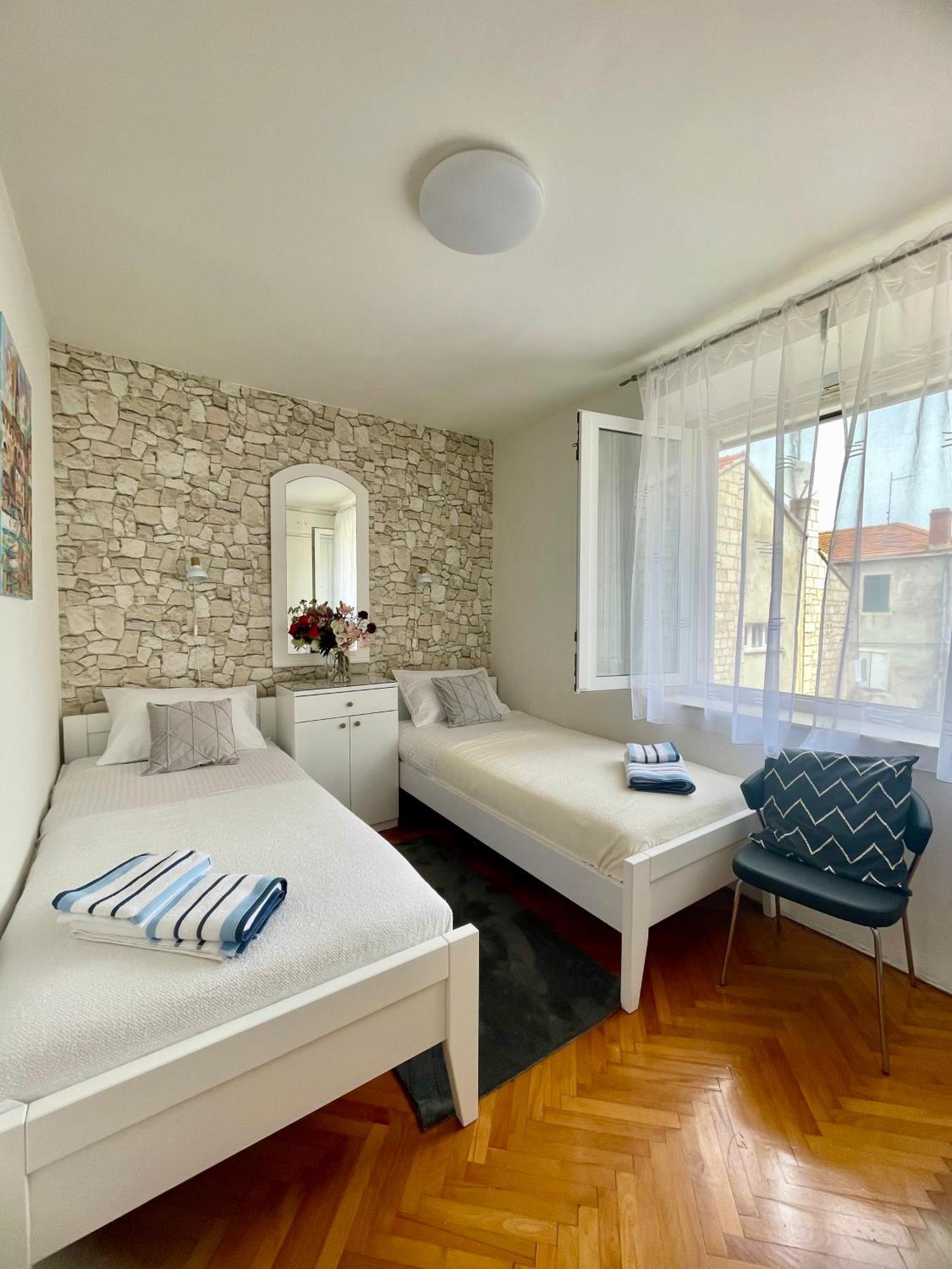Dinka Old Town Apartment With Sea View Trogir Eksteriør billede
