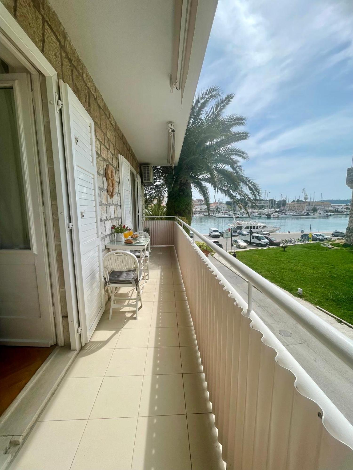 Dinka Old Town Apartment With Sea View Trogir Eksteriør billede