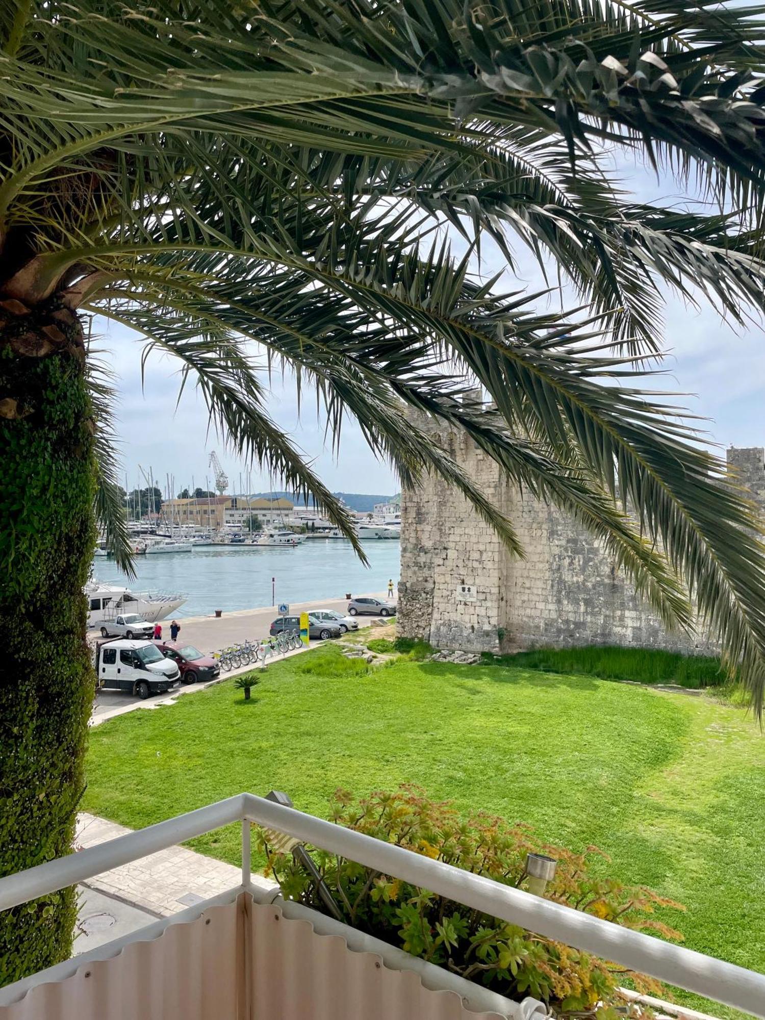 Dinka Old Town Apartment With Sea View Trogir Eksteriør billede
