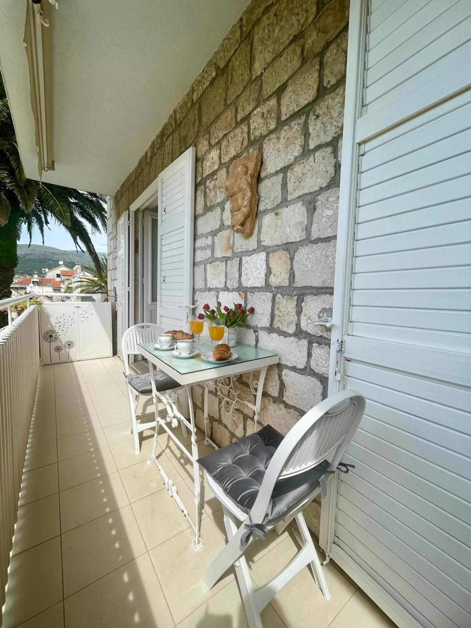 Dinka Old Town Apartment With Sea View Trogir Eksteriør billede