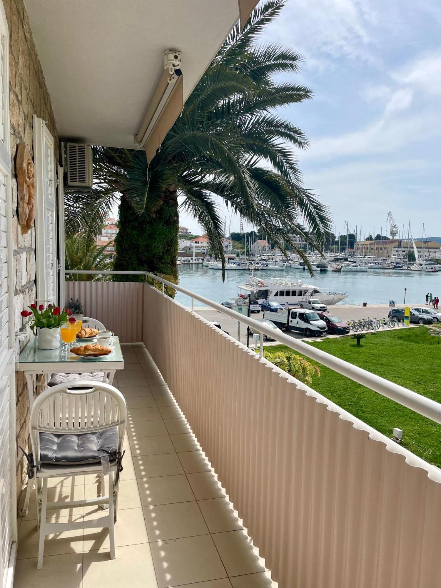 Dinka Old Town Apartment With Sea View Trogir Eksteriør billede
